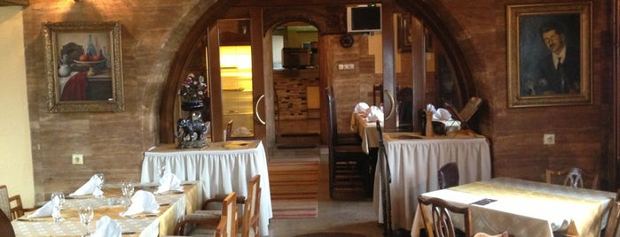 Riblji restoran Alas is one of Ratko'nun Beğendiği Mekanlar.