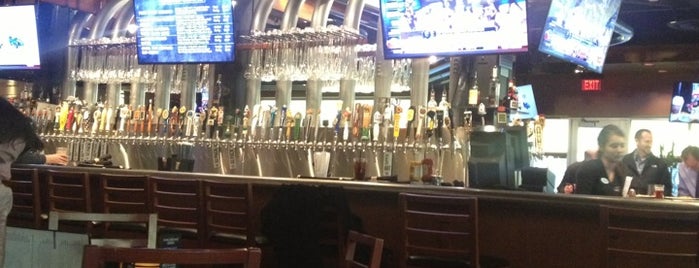 Yard House is one of Donovan’s Liked Places.