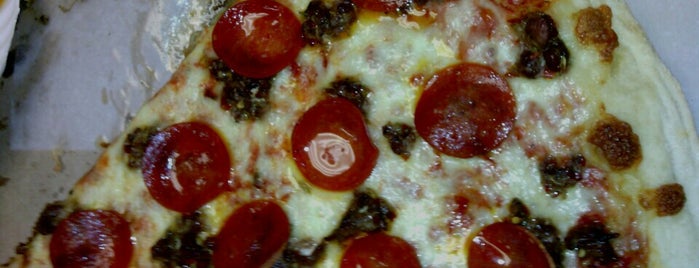 The Right Pizza is one of The Droid U Were Looking 4'ın Kaydettiği Mekanlar.