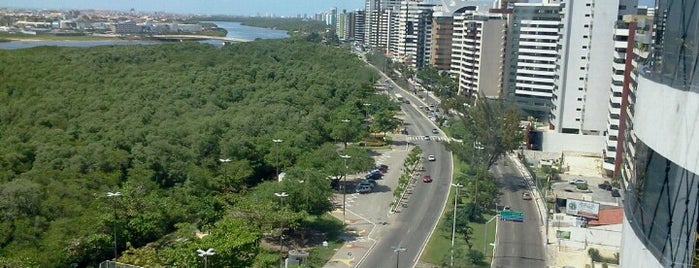 Calçadão da 13 de Julho is one of Lugares que amo demais!.