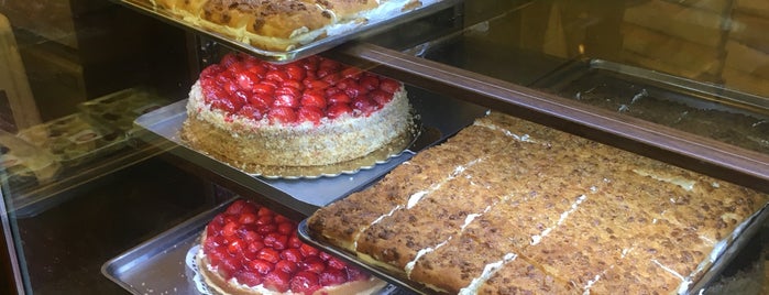 Hans Pastry Shop | شیرینی هانس is one of get cakes here.
