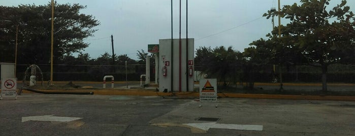 Gasolinera Huehuetoca, La Bocana is one of Posti che sono piaciuti a José.