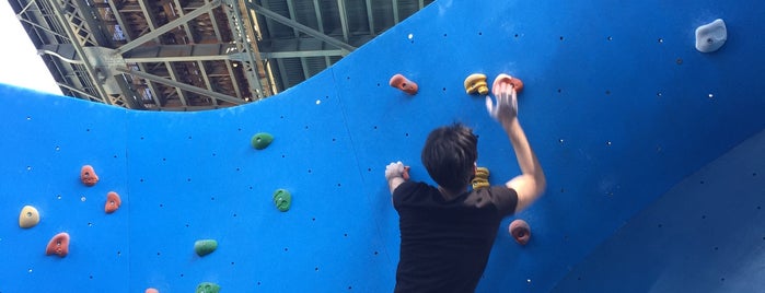 The Cliffs at DUMBO is one of NY Fitness.