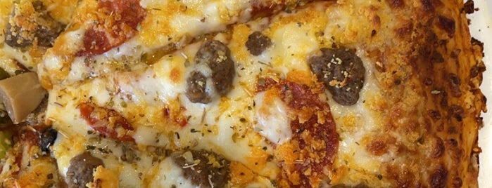 Loco's Pizza is one of Jeddah.