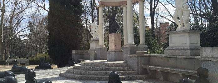 Parque de El Capricho is one of teatro.