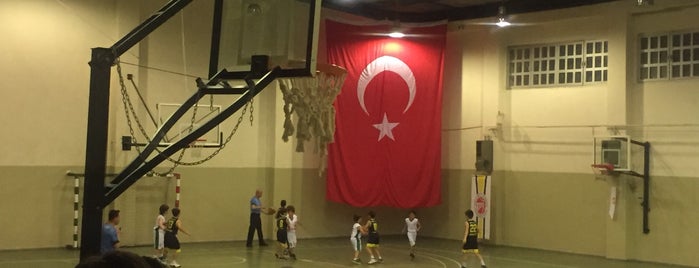 İstanbul Basket Kemerburgaz Spor Okulu is one of Lugares favoritos de Umut.