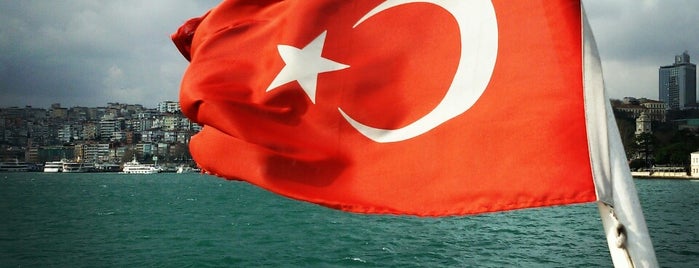 Bosphorus Boat Tour is one of Istambul.