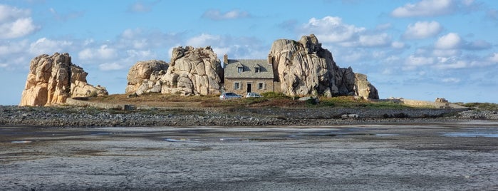 La Maison entre les rochers is one of Bretagne Nord.