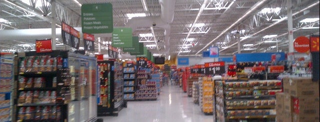 Walmart Supercenter is one of Tempat yang Disukai Lisa.