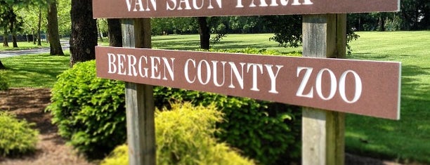 Van Saun County Park is one of Lugares favoritos de Brooks.