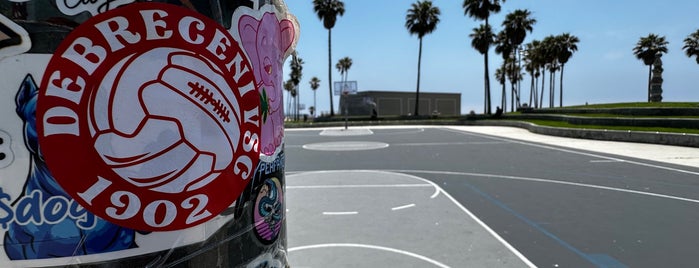 Venice Beach Basketball Courts is one of Bucket List.