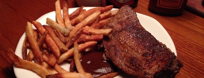 Outback Steakhouse is one of Lugares favoritos de Chad.