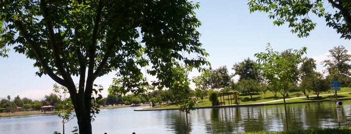 Lake Balboa Park is one of Tempat yang Disukai Juana.