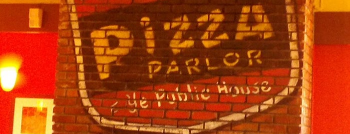 Shakey's Pizza Parlor is one of Lugares favoritos de John.