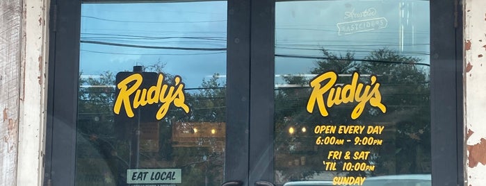 Rudy's Country Store & Bar-B-Q is one of Locais curtidos por Debra.