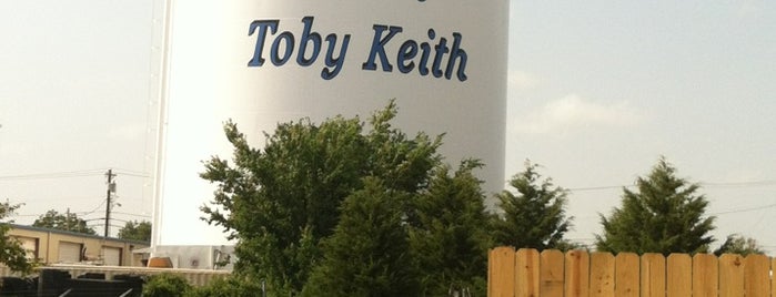 Toby Keith's Water Tower is one of สถานที่ที่ Kim ถูกใจ.