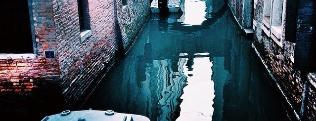 Ponte Della Scuola is one of James’s Liked Places.