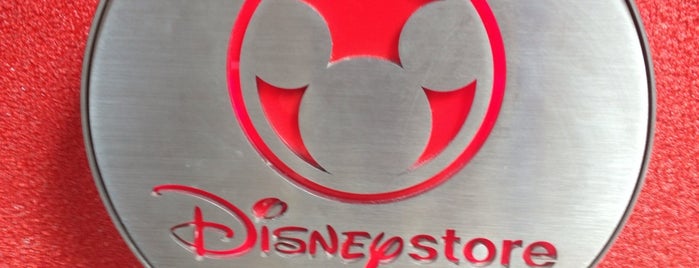 Disney Store is one of สถานที่ที่ Tammy ถูกใจ.