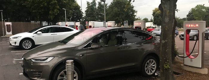 Tesla Supercharger South Mimms is one of Clive 님이 좋아한 장소.
