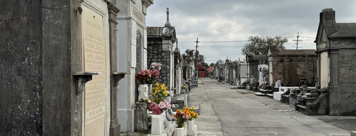 Lafayette Cemetery No. 2 is one of Chiemi Wedding.
