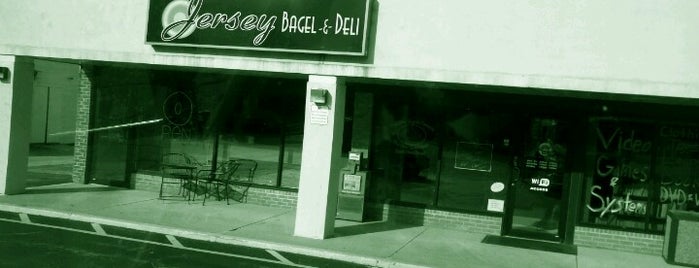Jersey Bagel & Deli is one of Tempat yang Disukai Sean.