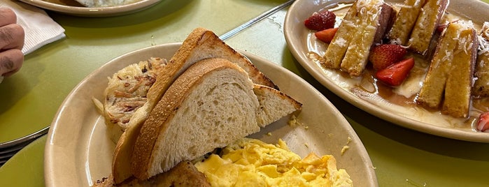 Snooze, an A.M. Eatery is one of Best places in California.