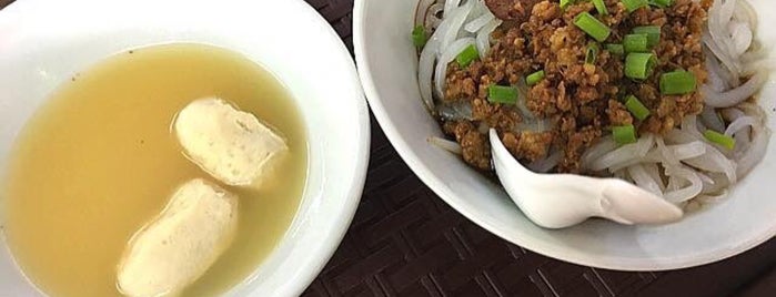 Lee Huat Cafe (利发茶室) is one of Micheenli Guide: Food trail in Penang.