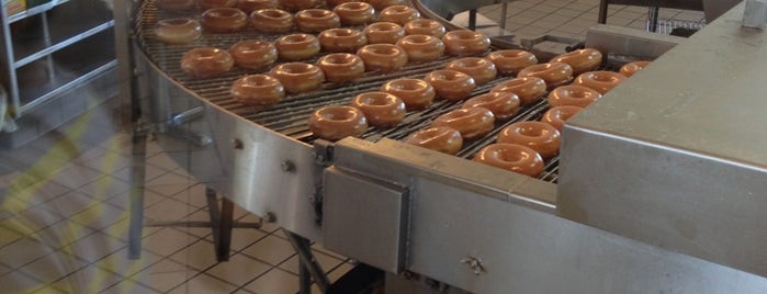Krispy Kreme is one of Tempat yang Disukai Bas.
