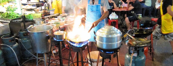 Yaowarat Market is one of Bangkok bucket list.