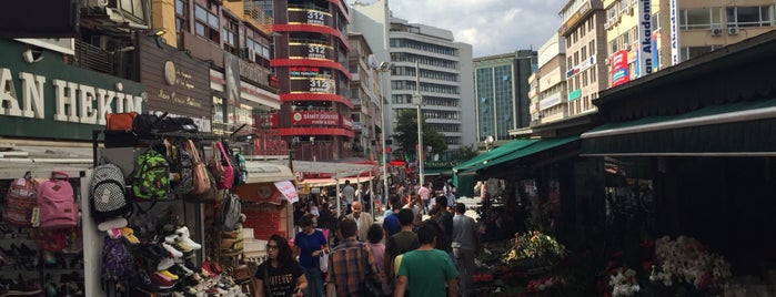 Plaza Kızılay is one of Lugares favoritos de Onur.