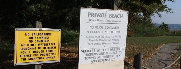 Hillsmere Shores Beach and Playground is one of Locais curtidos por Erika.