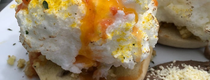 Eggland is one of Desayunos.