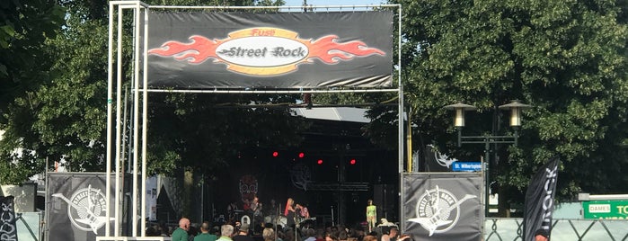 Streetrock is one of Tempat yang Disukai Ruud.