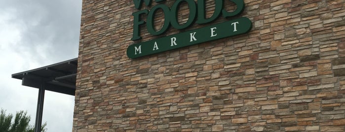 Whole Foods Market is one of สถานที่ที่ Whitney ถูกใจ.