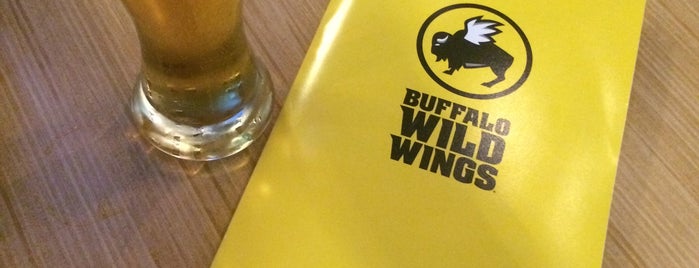 Buffalo Wild Wings is one of Restaurantes Favoritos.