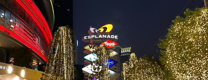 Esplanade Ratchadapisek is one of Mall Rat Badge.