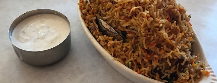 Manas Indian Cuisine is one of Lugares favoritos de Tucker.