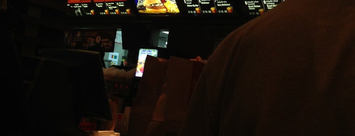 McDonald's is one of สถานที่ที่ Ali ถูกใจ.