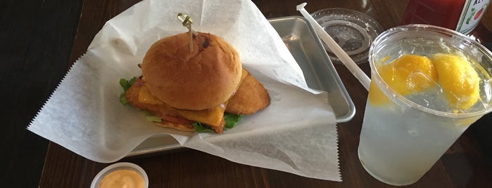 Emojo Burger is one of Orte, die Stephen gefallen.