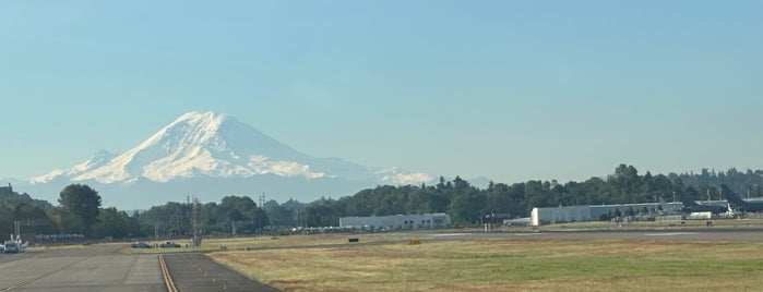Boeing Field/King County International Airport (BFI) is one of Hopster's Airports 2.