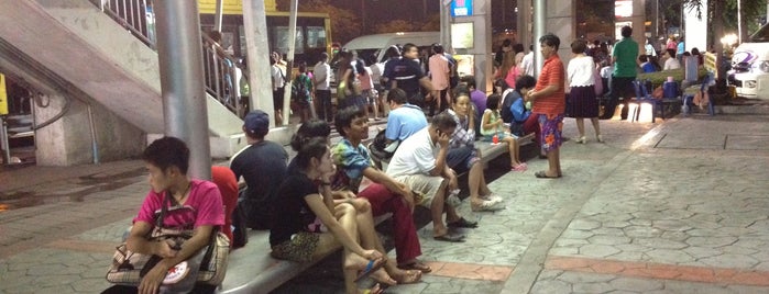 BMTA Bus Stop เซ็นทรัลพลาซา พระราม 2 (CentralPlaza Rama II) is one of ช่างกุญแจรีโมทรถยนต์ เซ็นทรัลพระราม 2 088-183-6555.