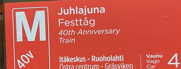 Metro Itäkeskus is one of reitit.