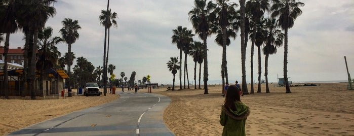 Venice Beach Boardwalk is one of Lugares favoritos de Kirill.
