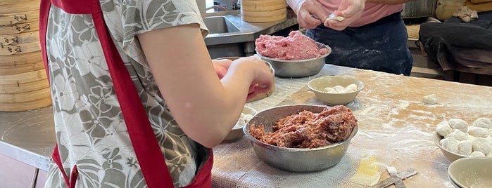 圓山老崔蒸包 is one of Noodle or Ramen? 各種麵食在台灣.