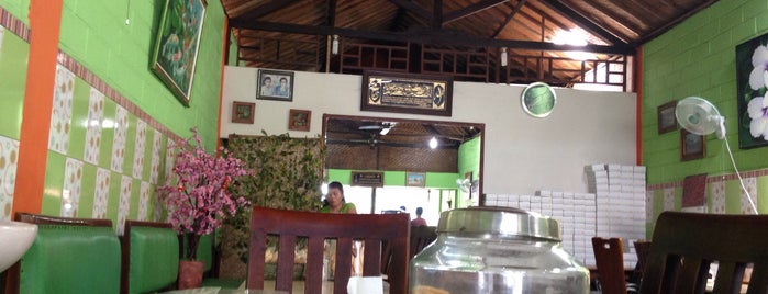 Warung Muslim Zaenab is one of Halal Restaurant in Bali.