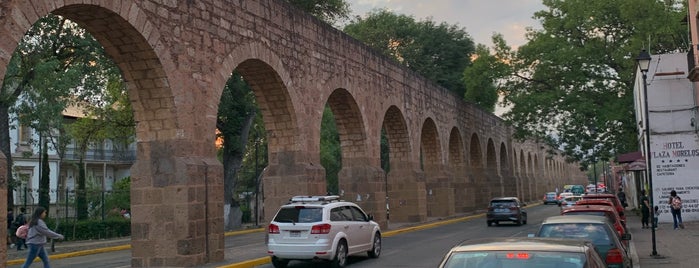 Acueducto is one of Morelia.