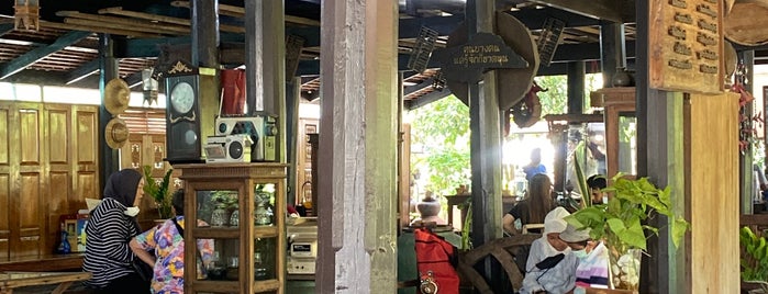 เรือนนมสด บางน้ำผึ้ง is one of Coffee shop & restaurant in BKK.