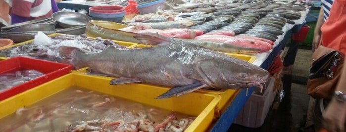 Pasar Pasir Penambang Kuala Selangor is one of Tempat yang Disukai ꌅꁲꉣꂑꌚꁴꁲ꒒.