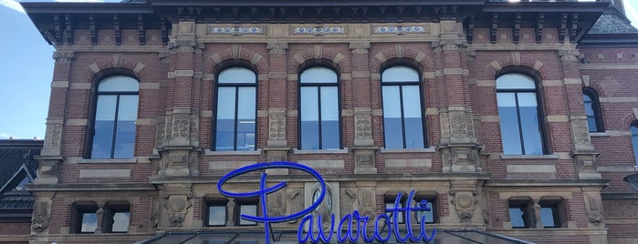 Pavarotti is one of Delft.