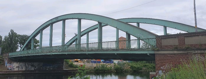 Général-Ganeval-Brücke is one of Lieux qui ont plu à Meshari.